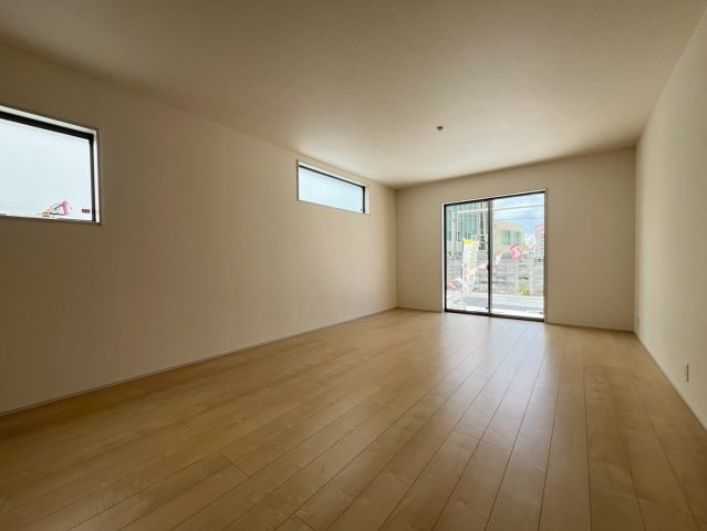 リーブルガーデン与那原町与那原 1号棟（全4棟）※本日内覧可能※の洋室|明るい洋室です
