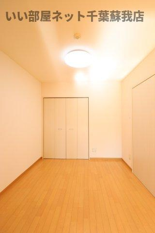 サンライズ鎌取の洋室|個人の部屋や寝室として使える洋室です
