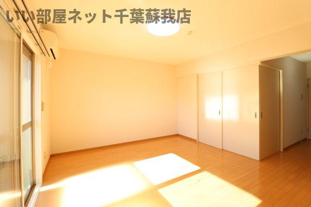 サンライズ鎌取の居間・リビング|こちらの居間で趣味の時間をお楽しみください