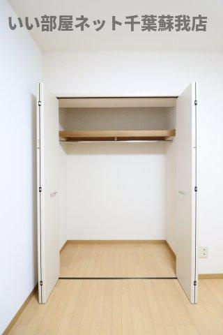 サンライズ鎌取の居間・リビング|こちらのリビングで趣味の時間をお楽しみください
