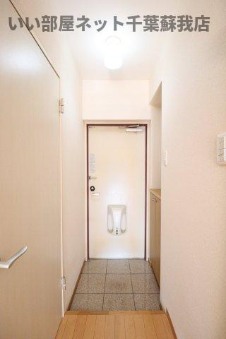 サンライズ鎌取の玄関|収納もある玄関です