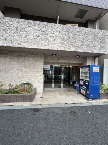 ステージファースト本駒込のエントランス
