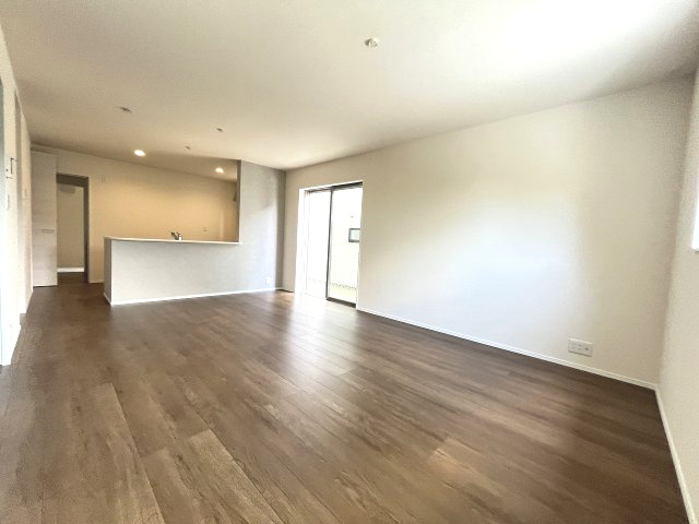 【居間・リビング】 | 福岡市早良区梅林6丁目第6　1号棟（全2棟）【仲介手数料無料・0円】 | 現地写真。