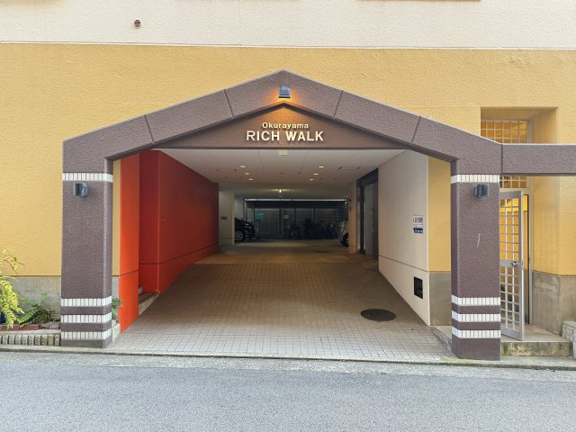 リッチウォーク大倉山のエントランス