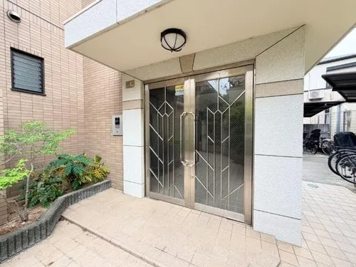 レグリス甲東園WESTのエントランス