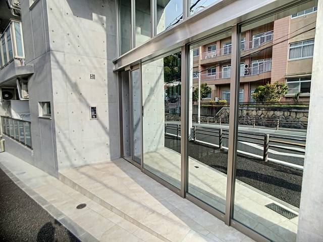 エカルラート青谷のエントランス