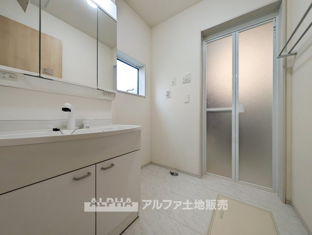 東京都あきる野市引田 【中古戸建】のランドリースペース|【Laundry space】
◆ランドリースペース◆広々した空間で雨の日でも十分に洗濯物を乾かすことが出来ます。バスルームには浴室換気乾燥機も付いているので重宝しますね。