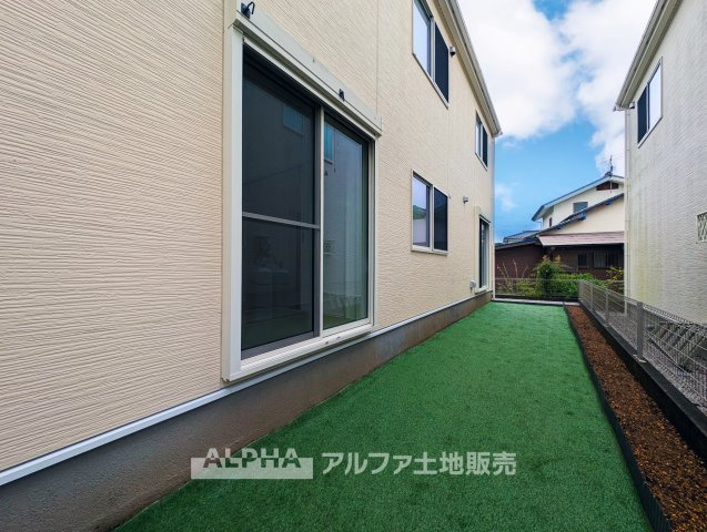 東京都あきる野市引田 【中古戸建】のその他|【Quiet Comfort】
◆静けさとともに◆
外の喧騒を忘れさせる落ち着きが、日々に余白を生む。ここでの時間が、自然と笑顔を増やしていく。