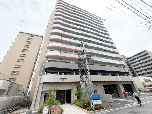 セレニテ江坂グランデの外観