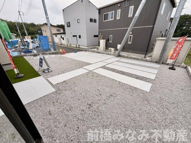 【新築平屋】北群馬郡榛東村新井　限定１棟　グラファーレ　新築建売の駐車場|駐車場があるので、車を買う予定の方も安心です