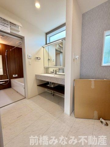 【新築】前橋市駒形町　３号棟(全３棟)　ブルーミングガーデン　新築建売分譲の独立洗面台|独立洗面化粧台が付いています