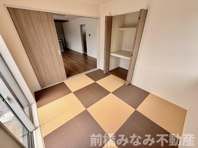 【新築】前橋市駒形町　３号棟(全３棟)　ブルーミングガーデン　新築建売分譲の和室|柔らかい畳が心地よい和室
