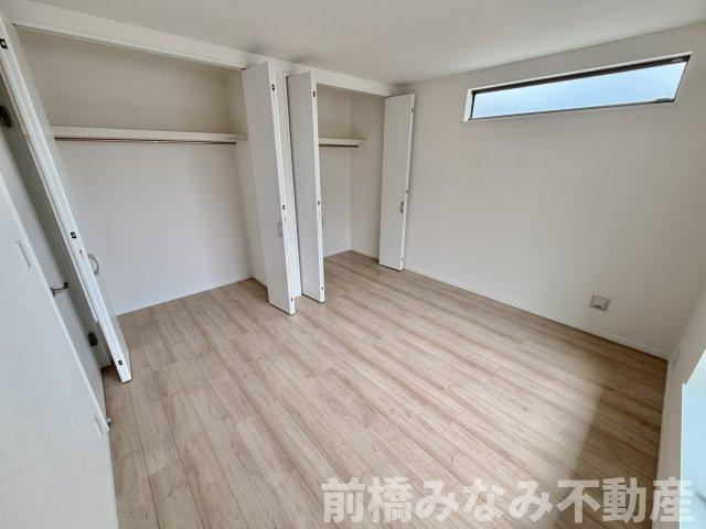 【新築】渋川市石原　B号棟(全３棟)　ハートフルタウン　新築建売分譲の洋室|落ち着いた色調の洋室です