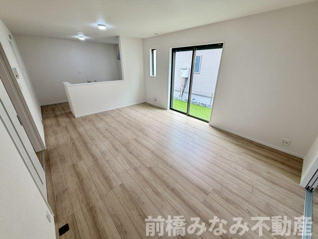 【新築】渋川市石原　B号棟(全３棟)　ハートフルタウン　新築建売分譲の居間・リビング|こちらの居間で趣味の時間をお楽しみください