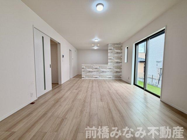 【新築】渋川市石原　A号棟(全３棟)　ハートフルタウン　新築建売分譲の居間・リビング|使いやすいリビングです