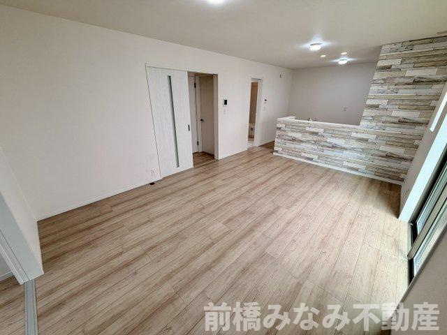 【新築】渋川市石原　A号棟(全３棟)　ハートフルタウン　新築建売分譲の居間・リビング|こちらの居間で趣味の時間をお楽しみください