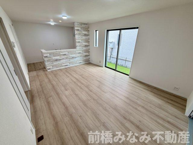 【新築】渋川市石原　A号棟(全３棟)　ハートフルタウン　新築建売分譲の居間・リビング|こちらの居間で趣味の時間をお楽しみください