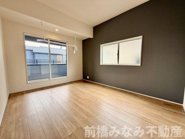 【新築】前橋市龍蔵寺町　２号棟(全３棟)　ブルーミングガーデン　新築建売分譲の洋室|落ち着いた色調の洋室です