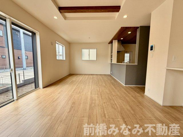 【新築】前橋市龍蔵寺町　２号棟(全３棟)　ブルーミングガーデン　新築建売分譲の居間・リビング|こちらの居間で趣味の時間をお楽しみください