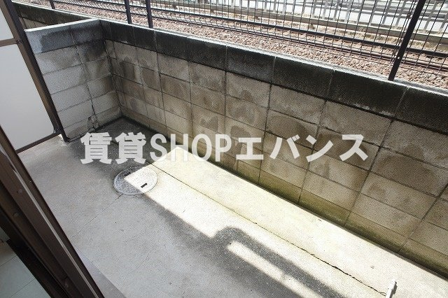 【バルコニー】 | オネスティ大久保弐番館 | 開放的で明るい空間を演出してくれるバルコニーです