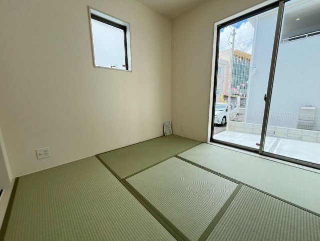 リーブルガーデン与那原町与那原 2号棟（全4棟）の和室|落ち着いた雰囲気の和室付きです