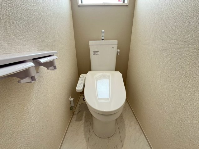 リーブルガーデン与那原町与那原 2号棟（全4棟）のトイレ
