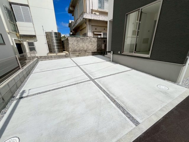 リーブルガーデン与那原町与那原 2号棟（全4棟）の駐車場