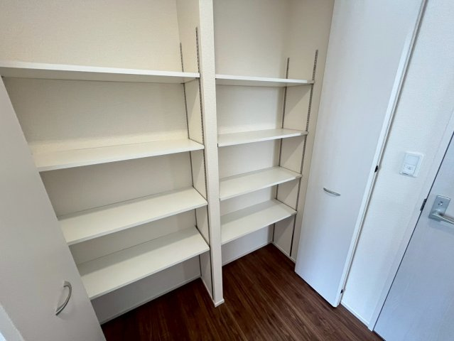 リーブルガーデン与那原町与那原 2号棟（全4棟）の収納|玄関の収納スペースです