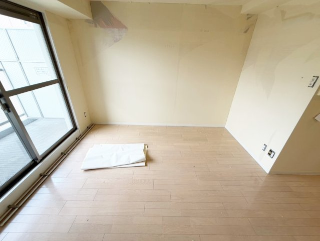 吹田市江の木町の賃貸マンションの居間・リビング