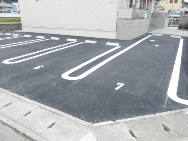 石がけ六番館の駐車場