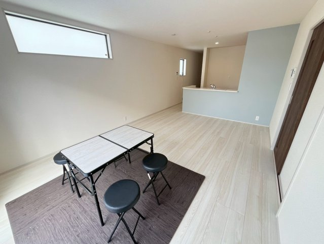 リーブルガーデン与那原町与那原 4号棟（全4棟）の居間・リビング|ゆったり過ごせる居間です