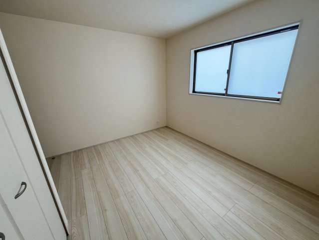 リーブルガーデン与那原町与那原 4号棟（全4棟）の洋室|個人の部屋や寝室として使える洋室です