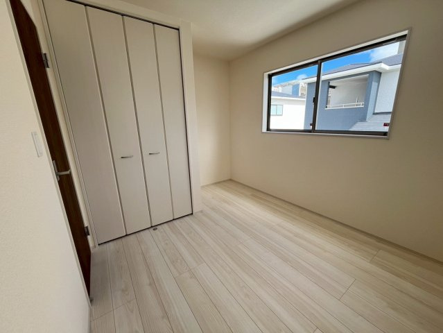 リーブルガーデン与那原町与那原 4号棟（全4棟）の洋室|ゆったりした洋室です