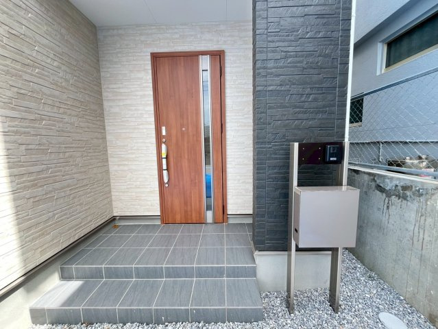 リーブルガーデン与那原町与那原 4号棟（全4棟）の玄関|ゆったりとした玄関です