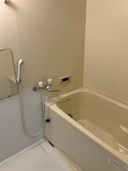 NHオランジュの浴室|別部屋反転間取の写真となります。