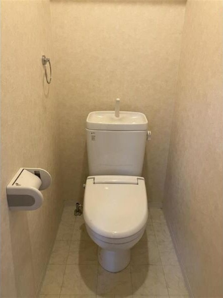 NHオランジュのトイレ|別部屋反転間取の写真となります。