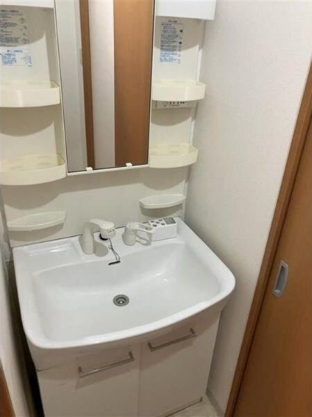 NHオランジュの洗面所|別部屋反転間取の写真となります。
