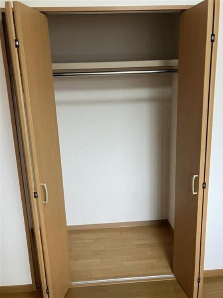 NHオランジュの収納|別部屋反転間取の写真となります。