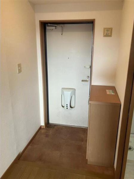 NHオランジュの玄関|別部屋反転間取の写真となります。