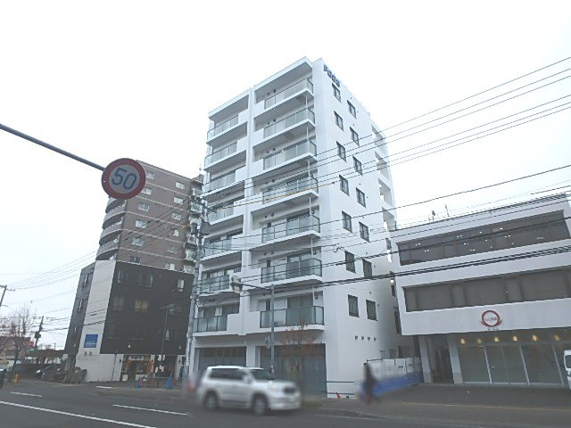 Ｆ００８