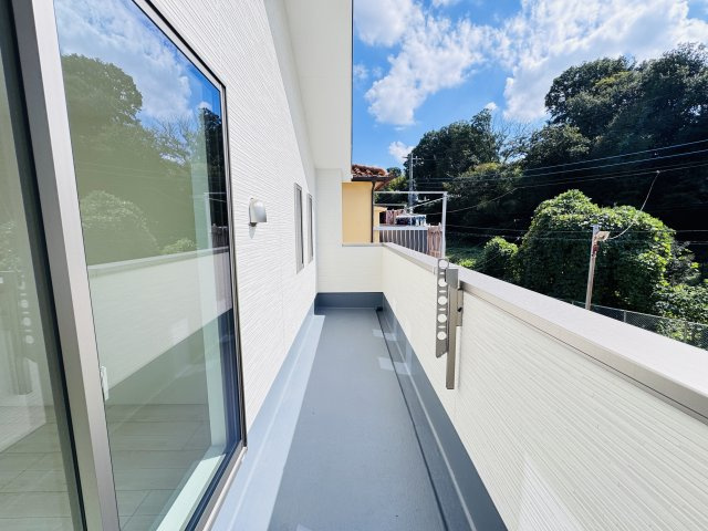 柏市中新宿３丁目新築戸建のバルコニー|南向きバルコニー・日当たり良好♪