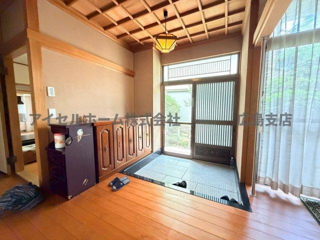 【玄関】 | 呉市広長浜４丁目の中古戸建て！ | きれいな玄関です