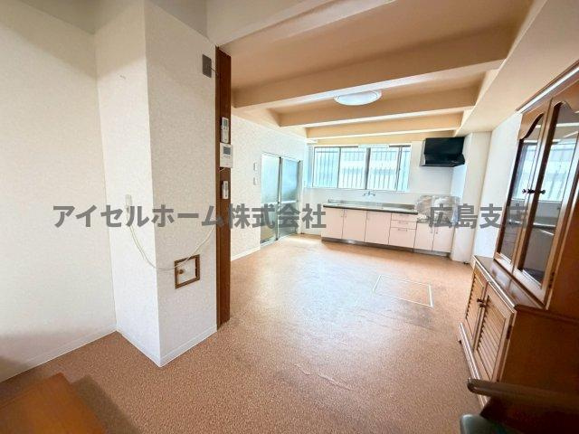 【居間・リビング】 | 呉市広長浜４丁目の中古戸建て！ | ゆったりとしたダイニングです