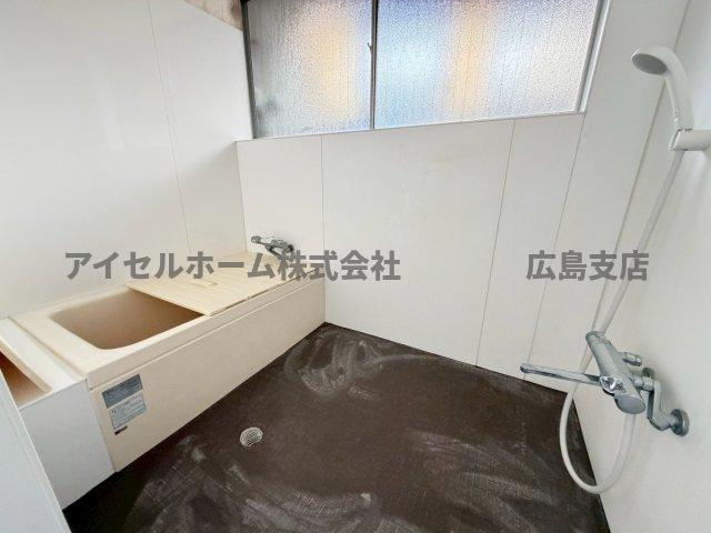 【浴室】 | 呉市広長浜４丁目の中古戸建て！ | 日々の暮らしに欠かせないお風呂です