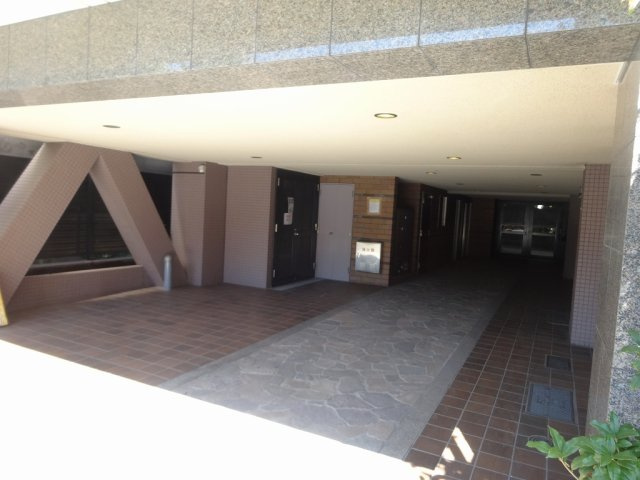 スカイコート茗荷谷壱番館のエントランス