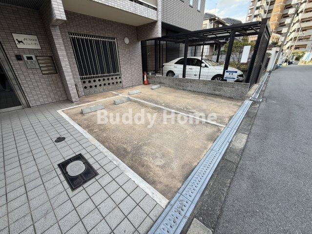 ジュノーⅢの駐車場