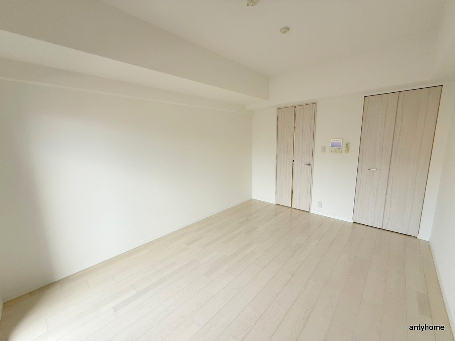 S-RESIDENCE緑橋駅前　仲介手数料無料の居間・リビング