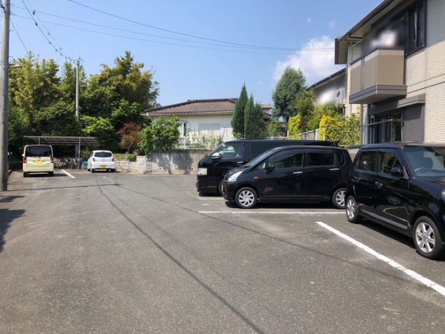 エレゼタウンⅡの駐車場|駐車スペースもあります☆