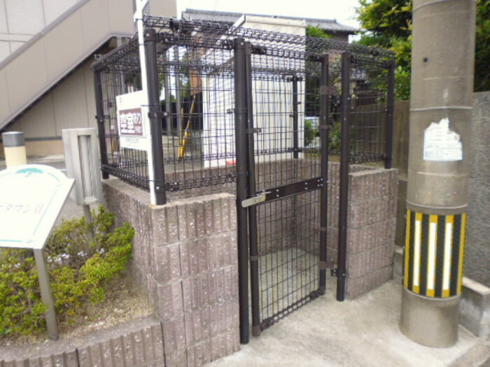 エレゼタウンⅡのその他共用部分|便利な敷地内ゴミ置き場もあります♪