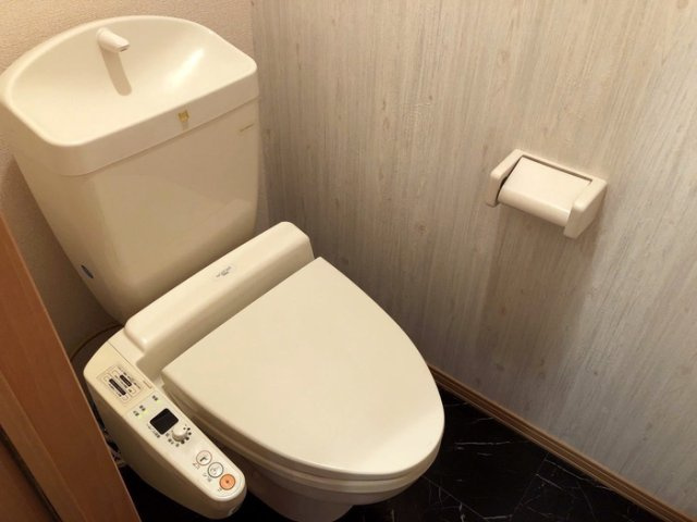 エレゼタウンⅡのトイレ|嬉しい温水洗浄便座付き♪